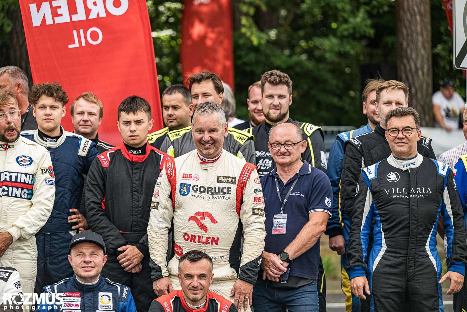 Kierowca wyścigowy Maciej Serafin ze swoją ekipą wyścigową